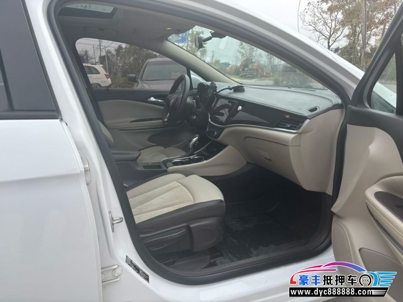 17年别克威朗轿车抵押车出售