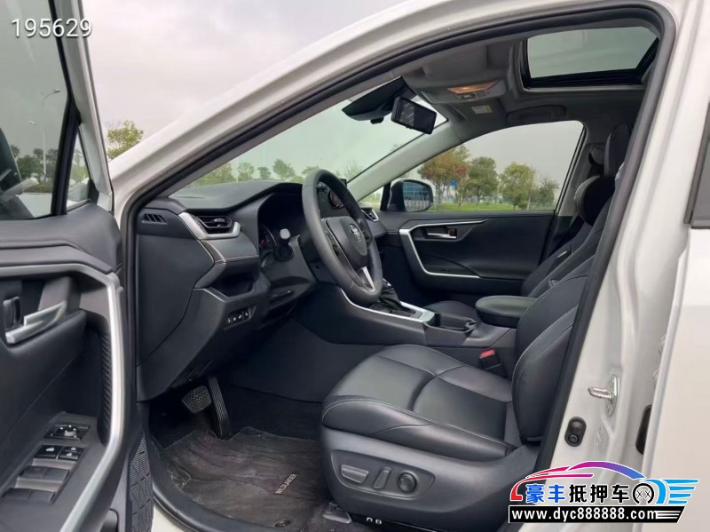 22年丰田威兰达轿车抵押车出售