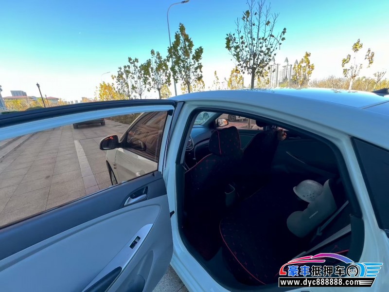 17年现代瑞纳轿车抵押车出售