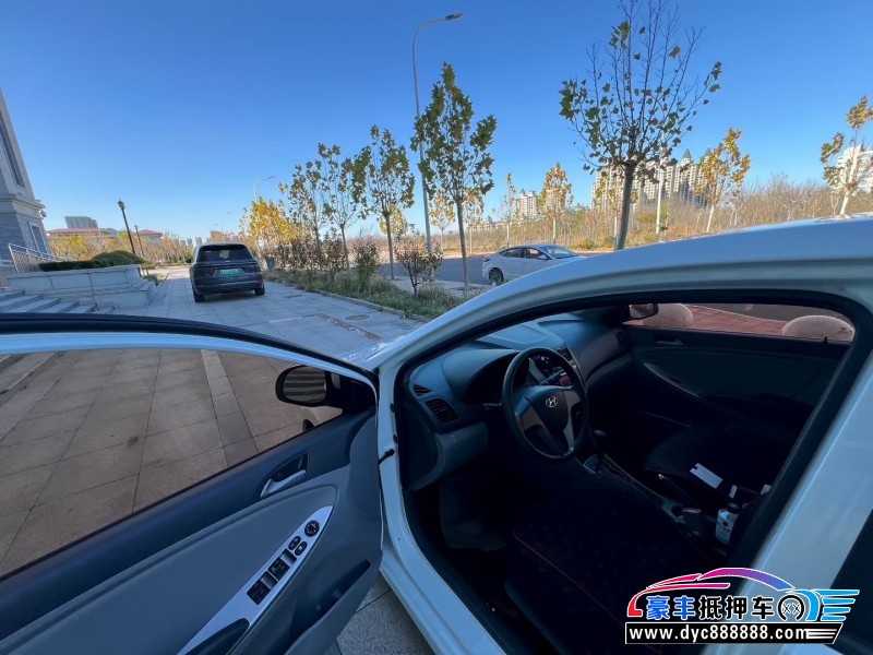 17年现代瑞纳轿车抵押车出售