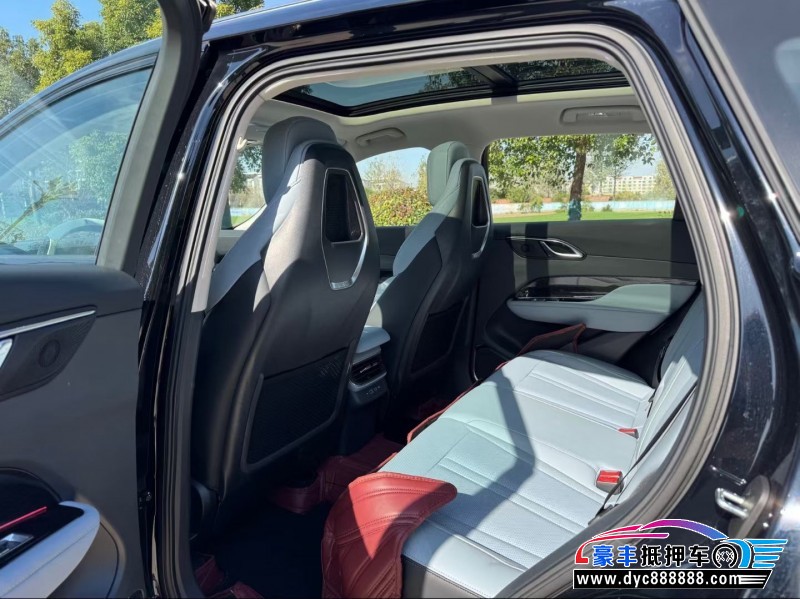 25年红旗HS3轿车抵押车出售