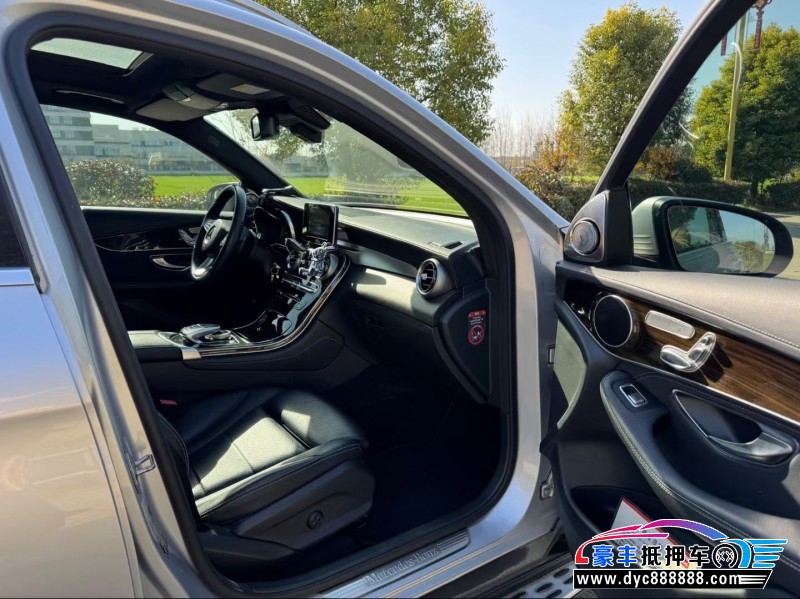 17年奔驰GLC轿车抵押车出售