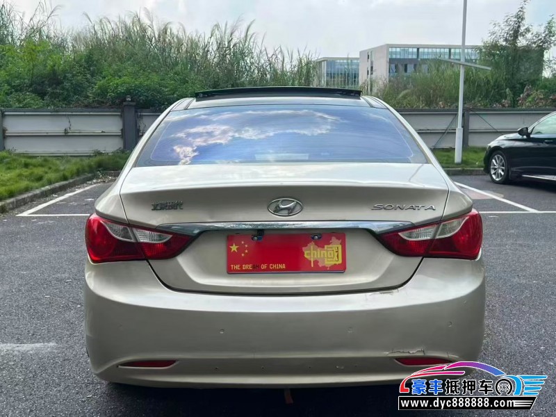 12年现代索纳塔八轿车抵押车出售