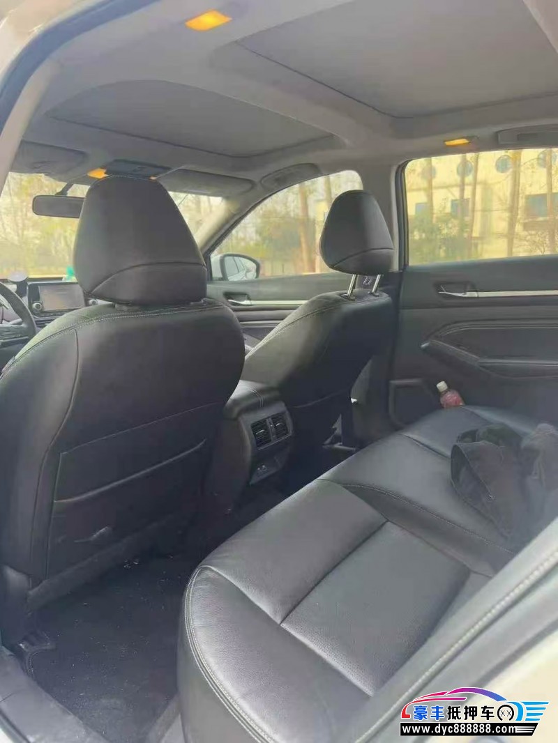 19年日产天籁轿车抵押车出售