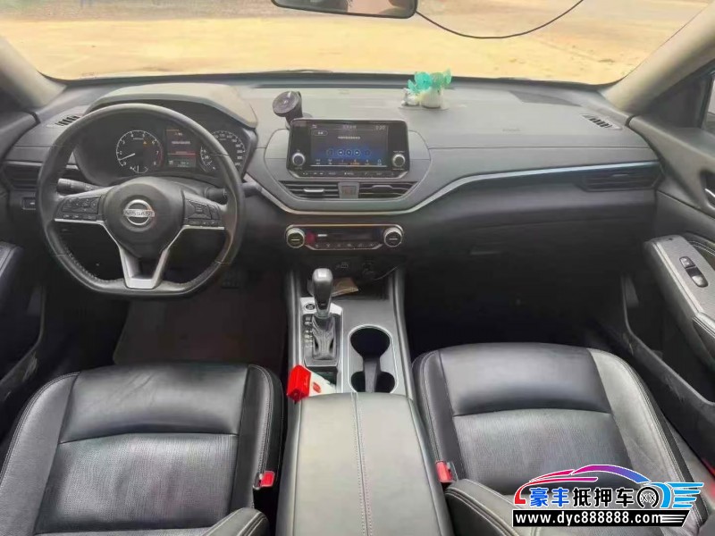 19年日产天籁轿车抵押车出售