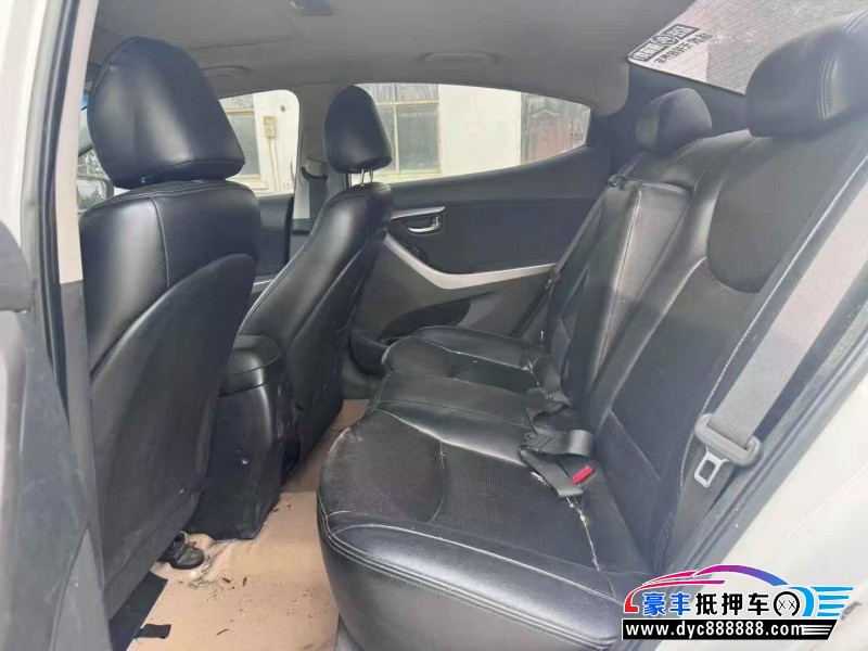 13年现代朗动轿车抵押车出售