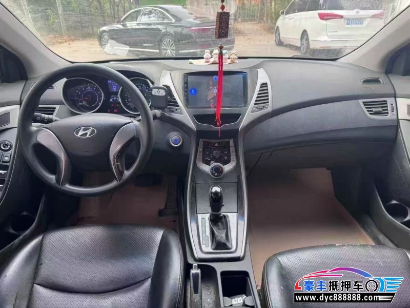 13年现代朗动轿车抵押车出售