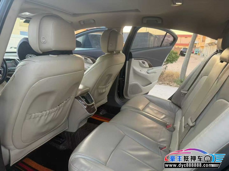 15年别克君越轿车抵押车出售