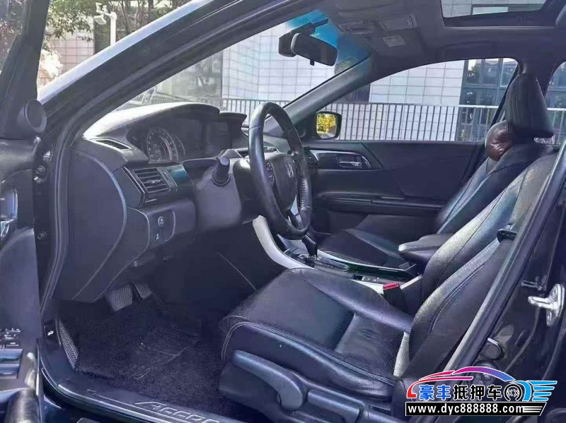 17年本田雅阁轿车抵押车出售