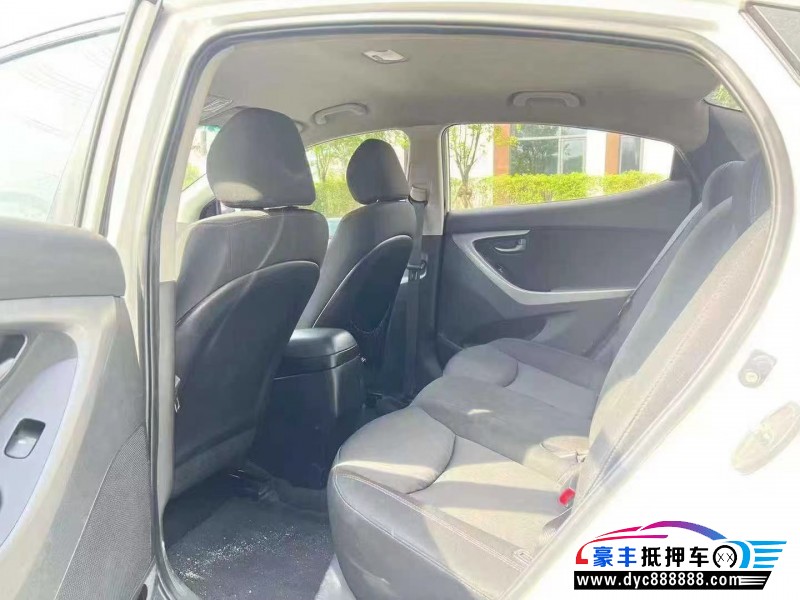 16年现代朗动轿车抵押车出售