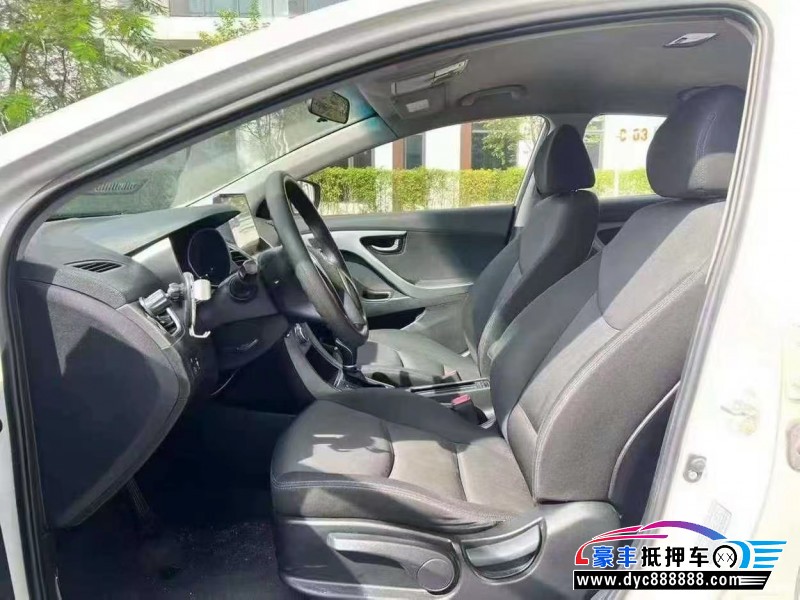 16年现代朗动轿车抵押车出售