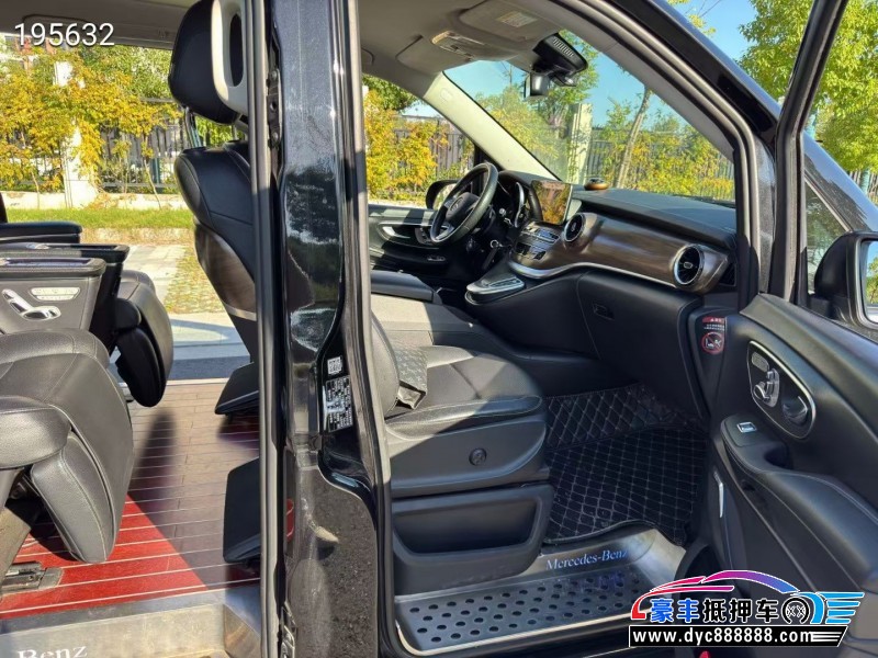 20年奔驰V轿车抵押车出售