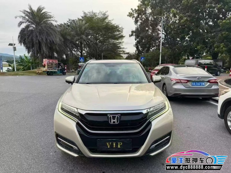 抵押车出售17年本田UR-V轿车