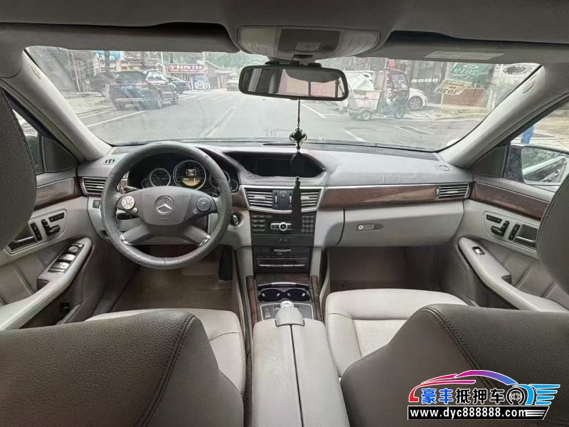 12年奔驰E轿车抵押车出售