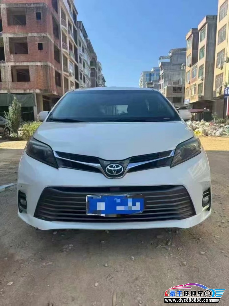 抵押车出售16年丰田塞纳轿车