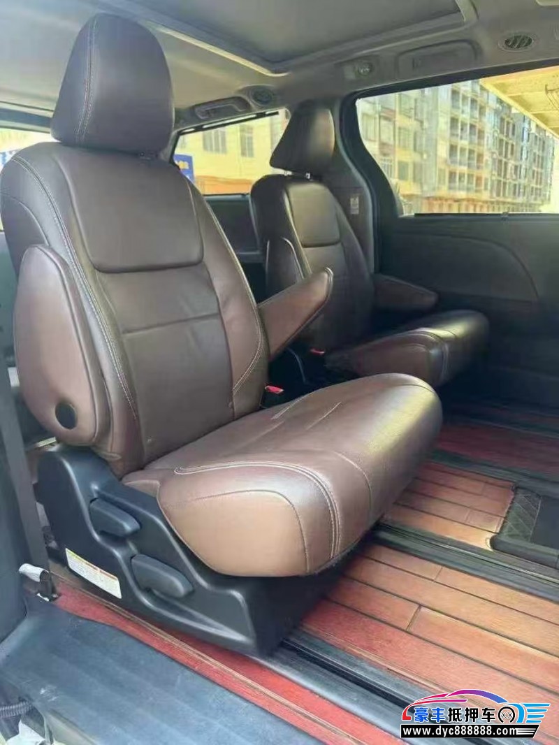 16年丰田塞纳轿车抵押车出售