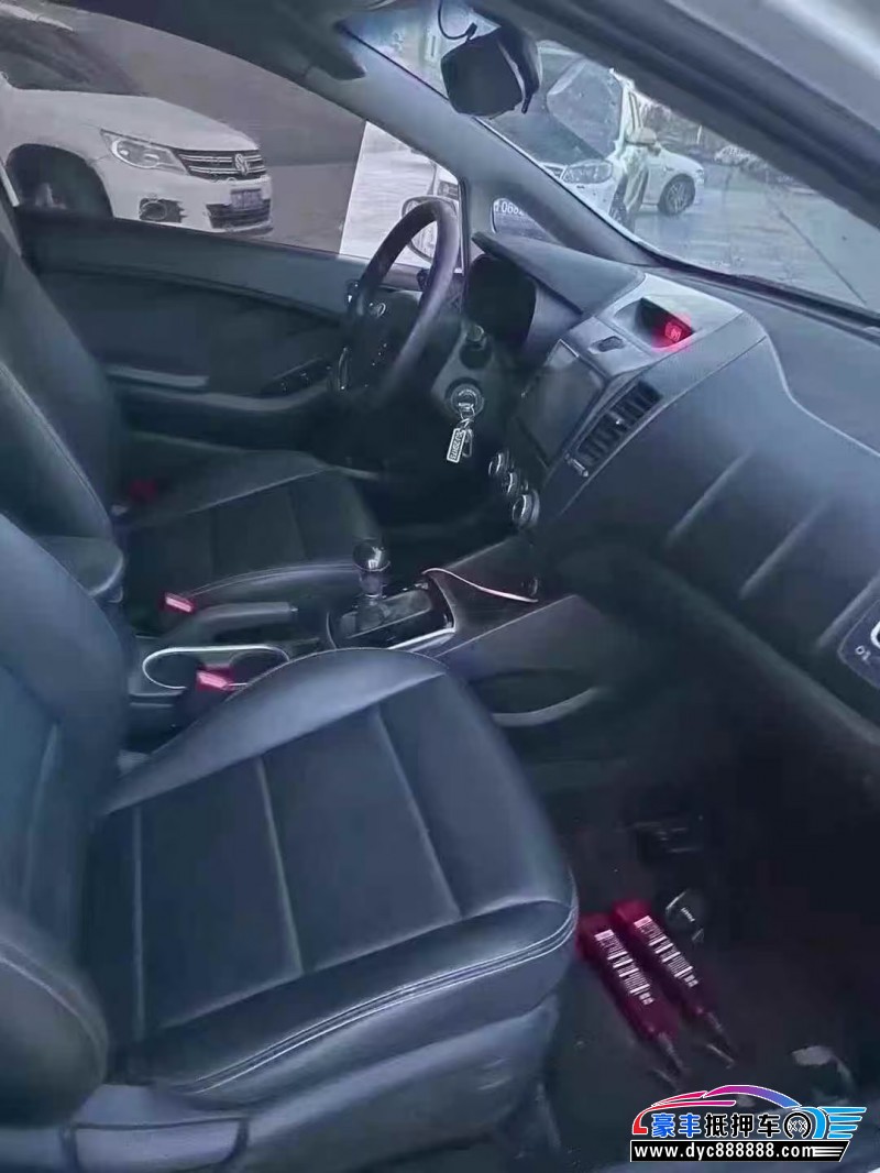 18年起亚K3轿车抵押车出售