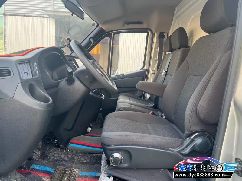 25年福田图雅诺轿车抵押车出售