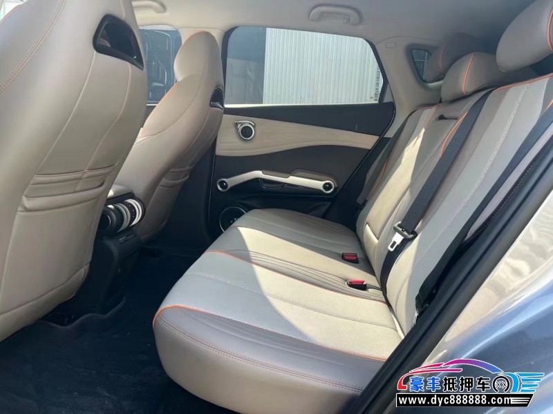 25年比亚迪元轿车抵押车出售