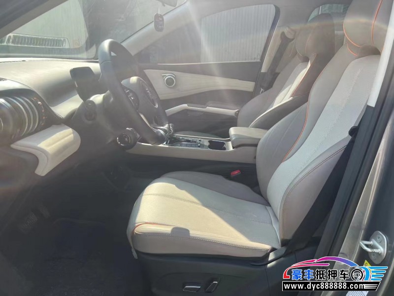 25年比亚迪元轿车抵押车出售