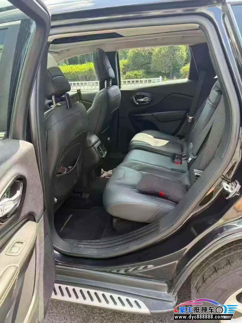 17年Jeep自由光SUV抵押车出售