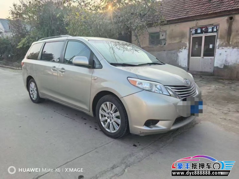 17年丰田塞纳轿车抵押车出售