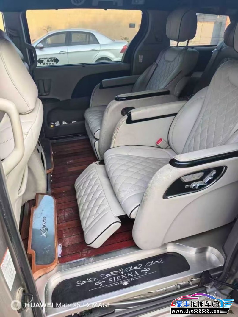 17年丰田塞纳轿车抵押车出售