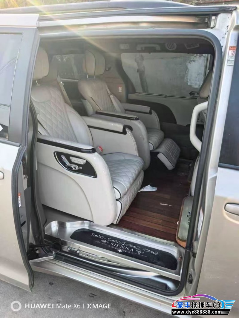 17年丰田塞纳轿车抵押车出售