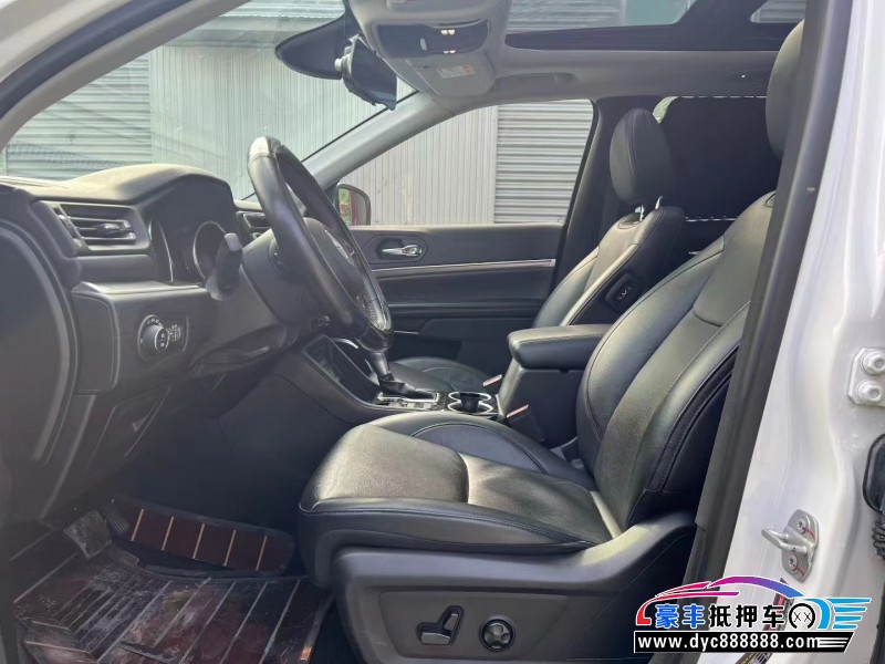 20年Jeep指挥官轿车抵押车出售