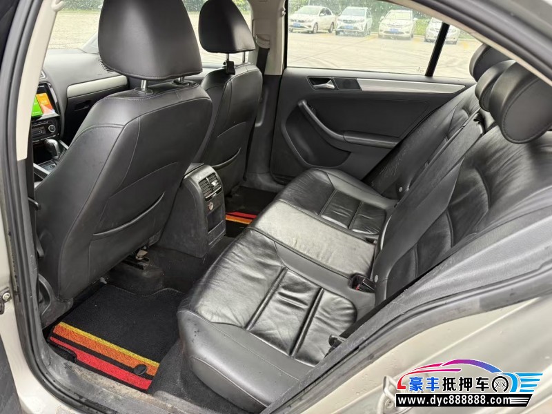 14年大众速腾轿车抵押车出售