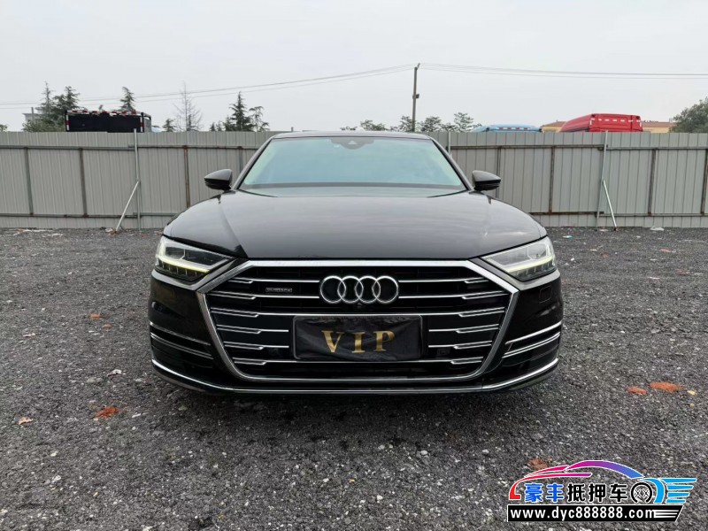 抵押车出售19年奥迪A8L轿车