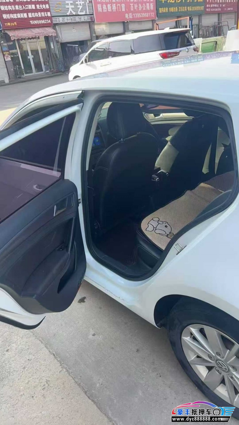 15年大众高尔夫轿车抵押车出售