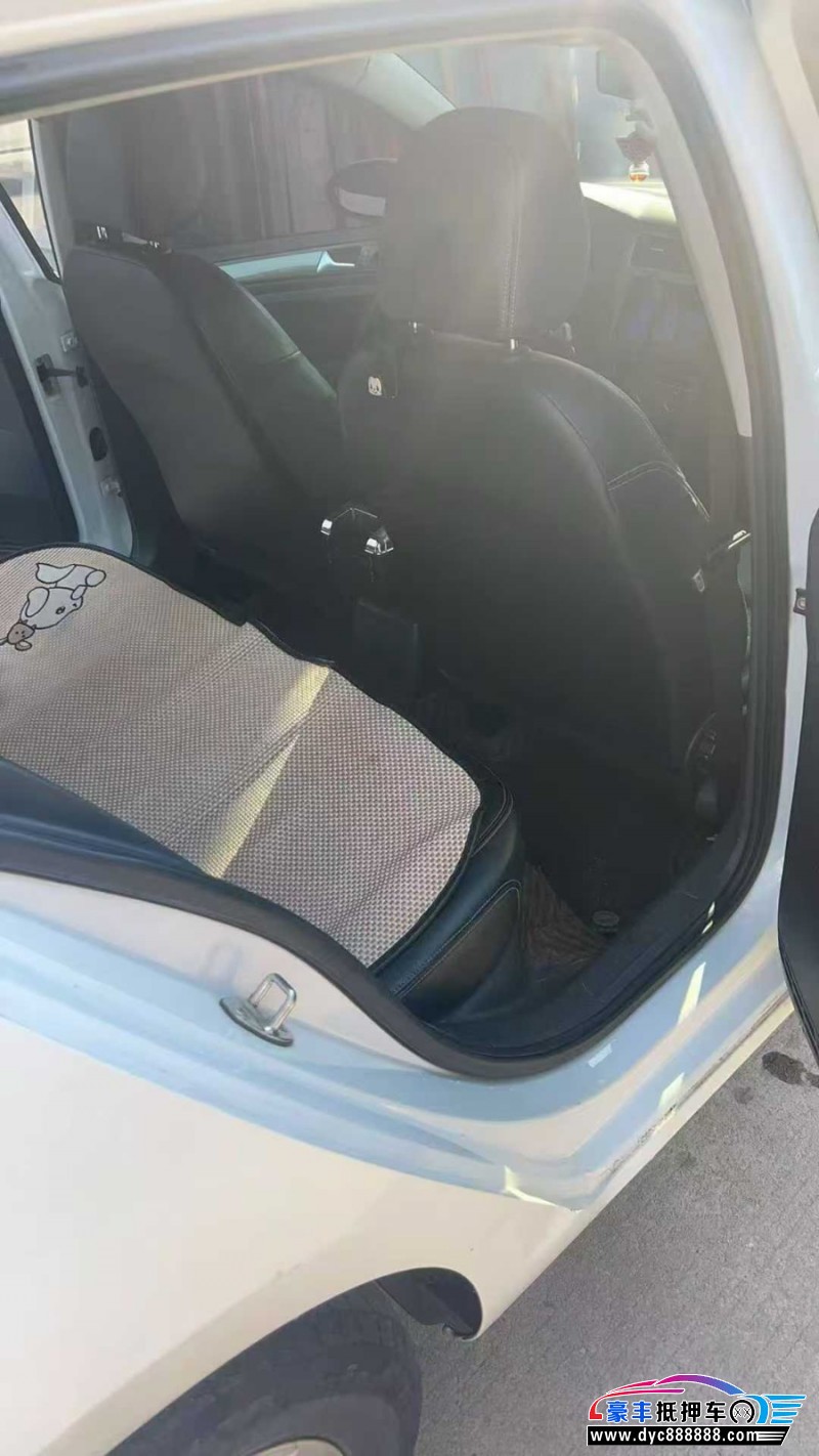 15年大众高尔夫轿车抵押车出售