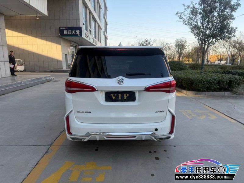 17年别克GL8轿车抵押车出售