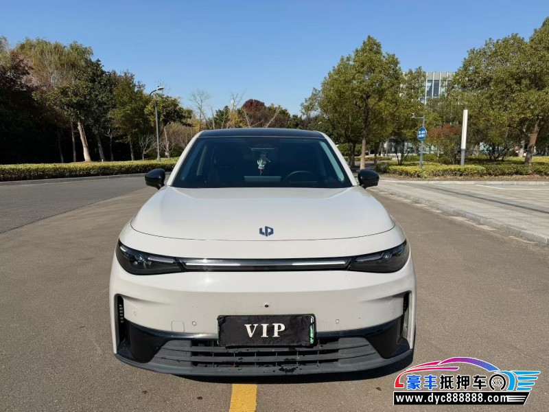 抵押车出售24年零跑C10轿车