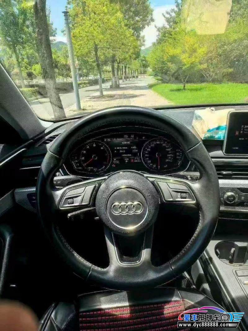 18年奥迪A4L轿车抵押车出售