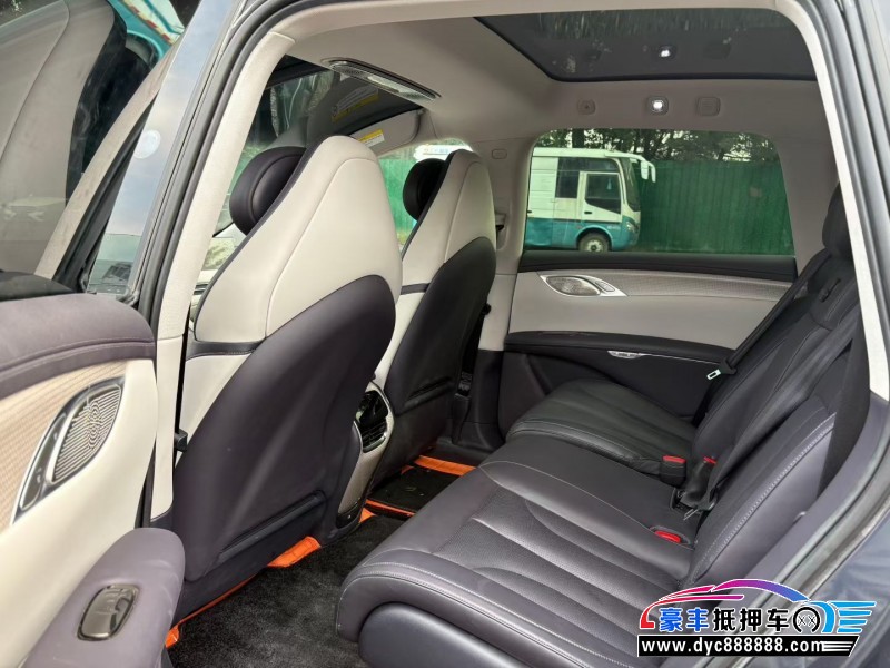 23年智己LS7轿车抵押车出售