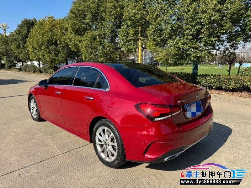 21年奔驰A轿车抵押车出售