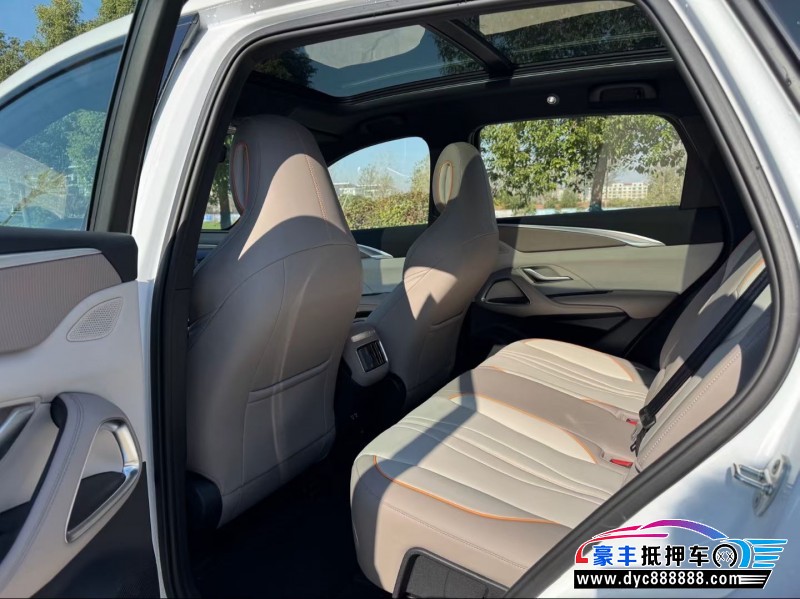 25年比亚迪宋轿车抵押车出售