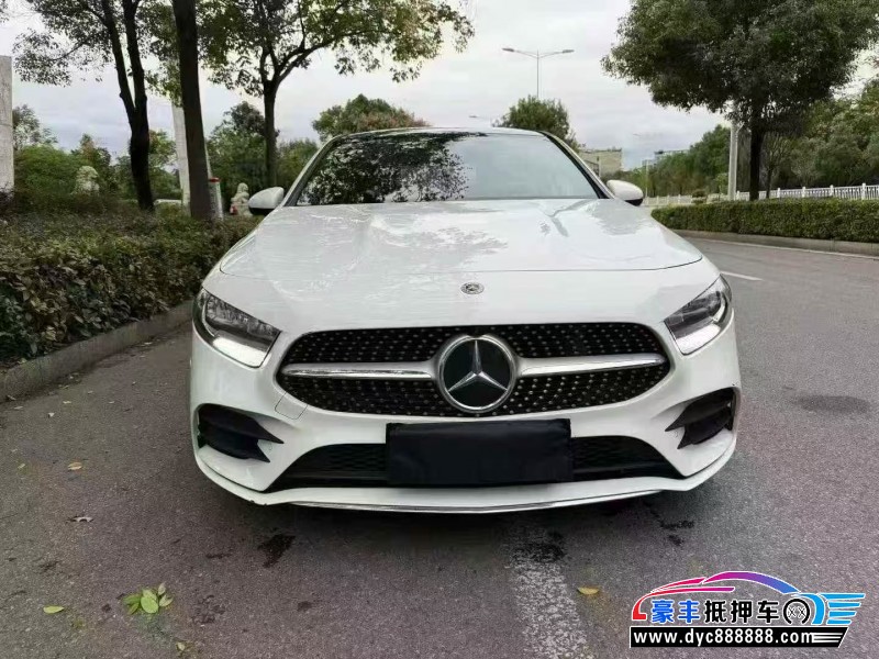 21年奔驰A轿车抵押车出售