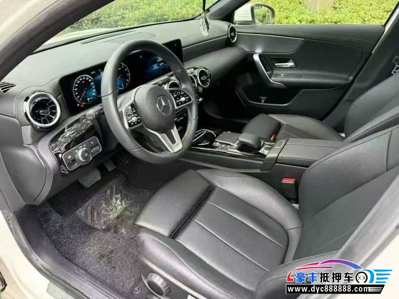 21年奔驰A轿车抵押车出售