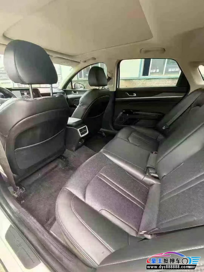 24年起亚K5轿车抵押车出售