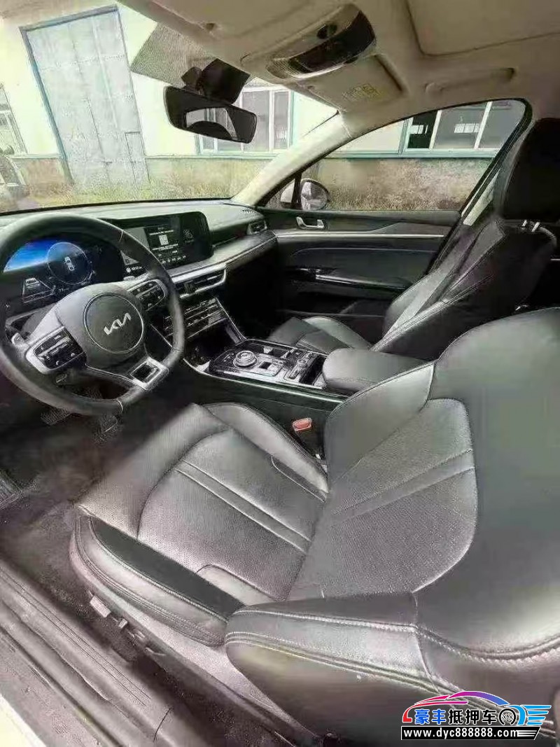 24年起亚K5轿车抵押车出售