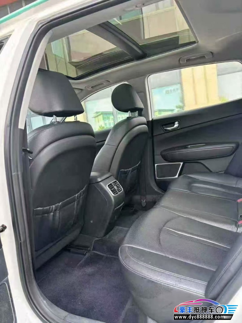 16年起亚K5轿车抵押车出售