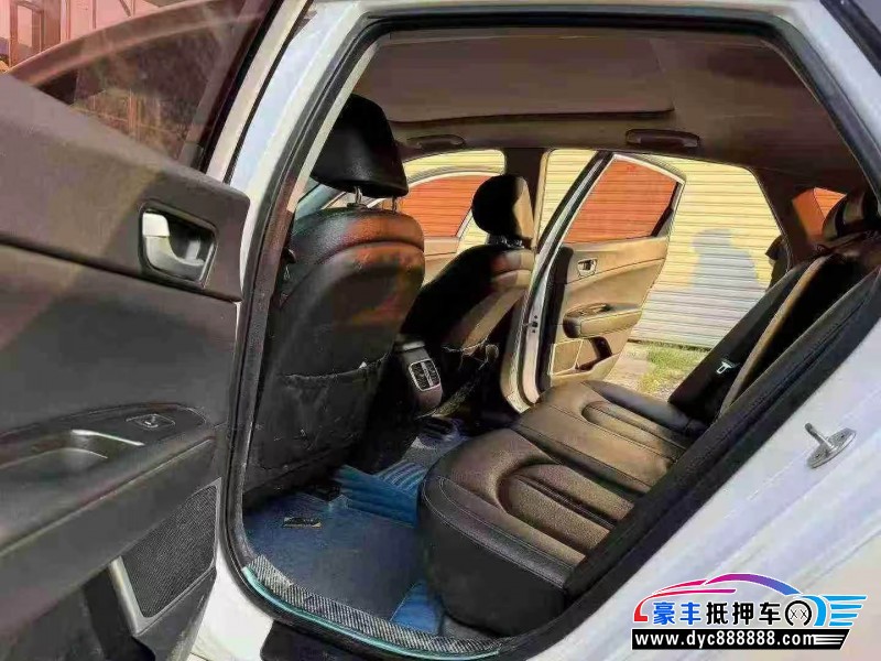 19年起亚K5轿车抵押车出售