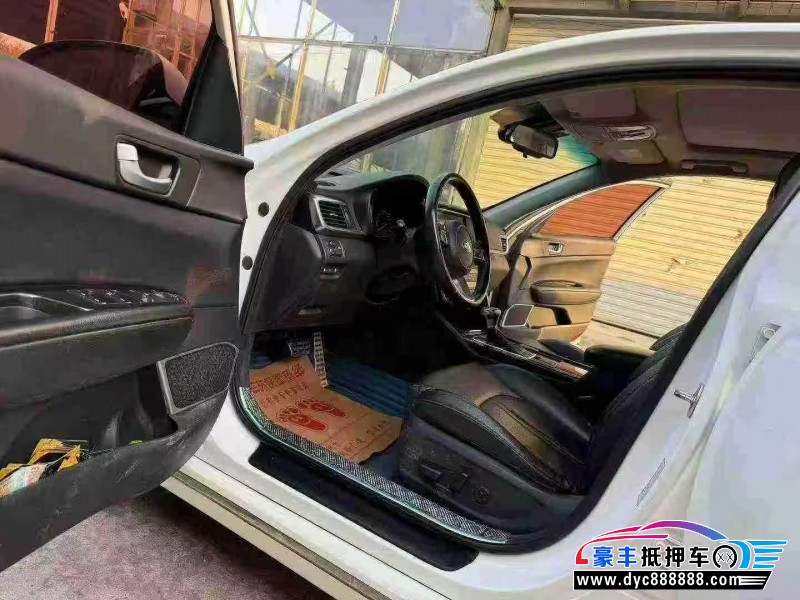 19年起亚K5轿车抵押车出售