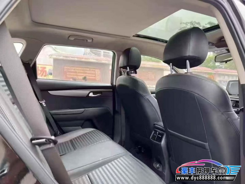 18年起亚智跑轿车抵押车出售