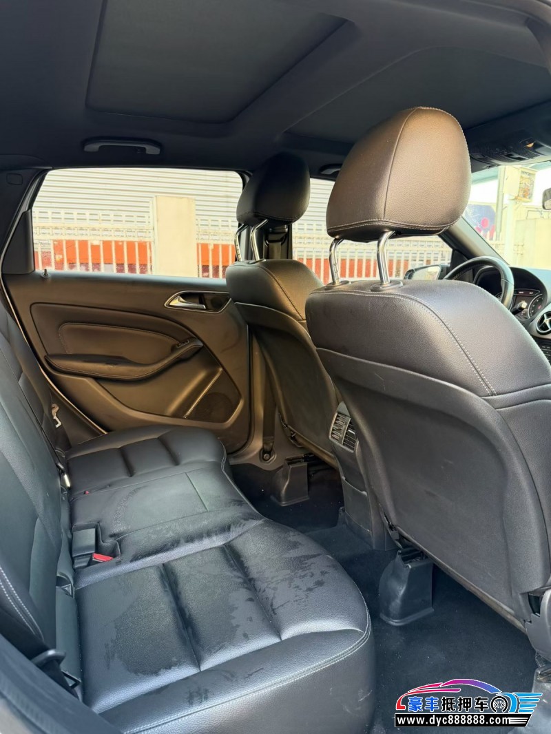 17年奔驰B轿车抵押车出售