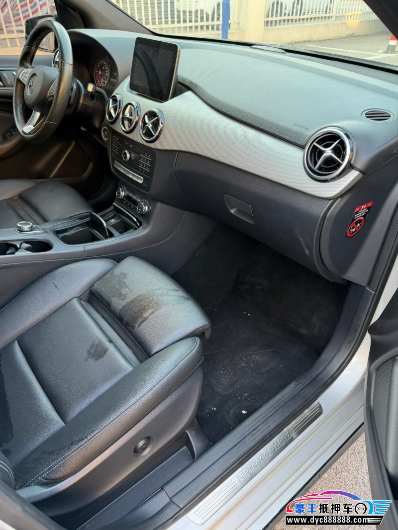 17年奔驰B轿车抵押车出售