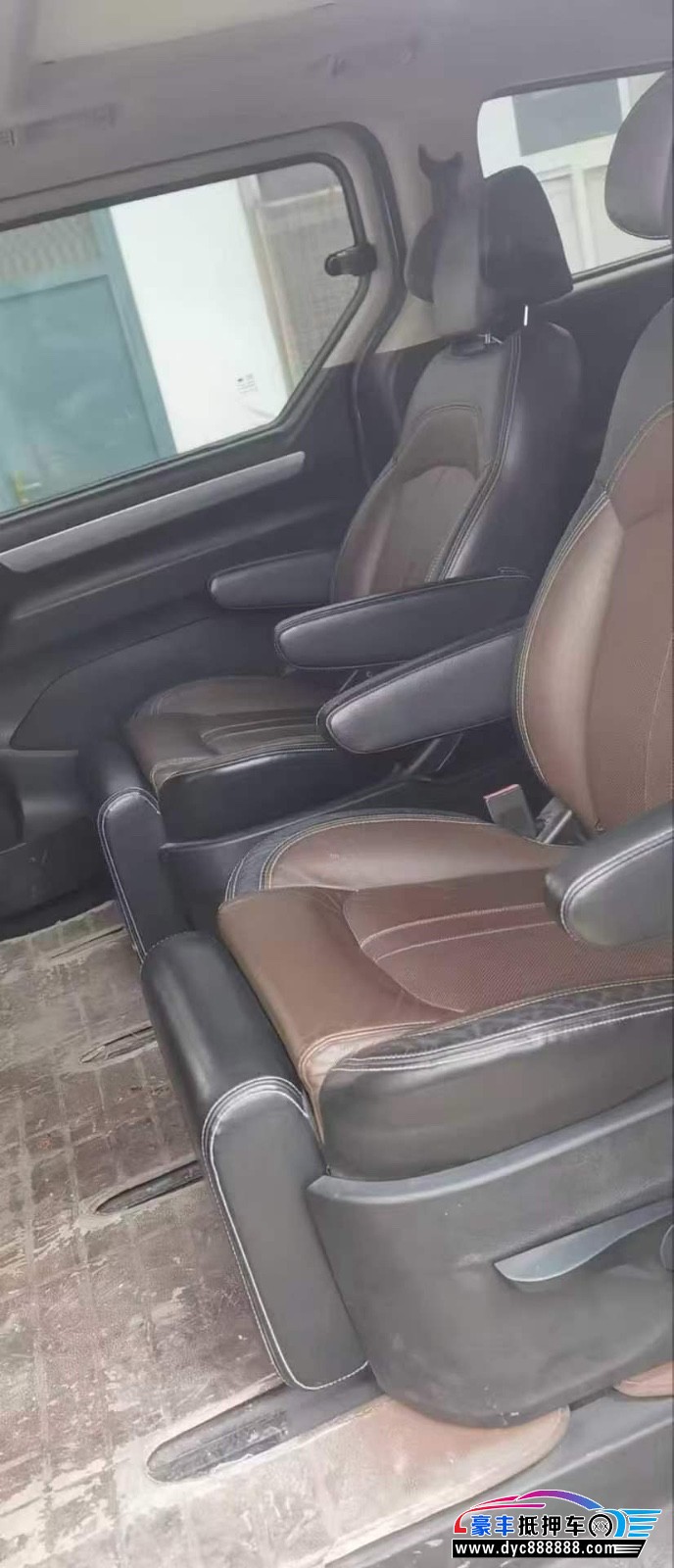 14年上汽大通G10轿车抵押车出售